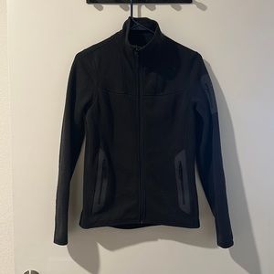 Arc’teryx zip up never worn size S